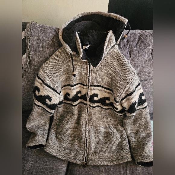 Vintage Sweaters - Cowichan 100% Wool Gray Hooded Sweater with Wave. 21 Ptp. Vintage